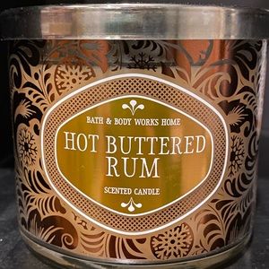 Bath & Body Works Candle: Hot Buttered Rum 🥃